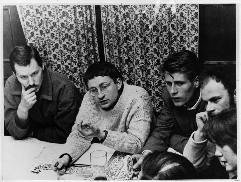 Reunion (3ème congrés) de l'internationale situationniste a Munich en, Avril 1959 : au centre, Guy Debord (1931-1994), Lothar Fischer et Har Oudejans
