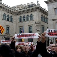 Des milliers de militants indépendantistes ont manifesté, hier, à Barcelone pour demander la libération des "prisonniers politiques"