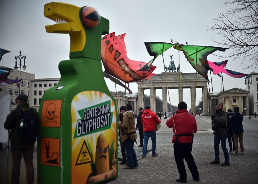 Manifestation contre la prolongation de l'utilisation du glyphosate devant la porte de Brandebourg (Allemagne), en février dernier