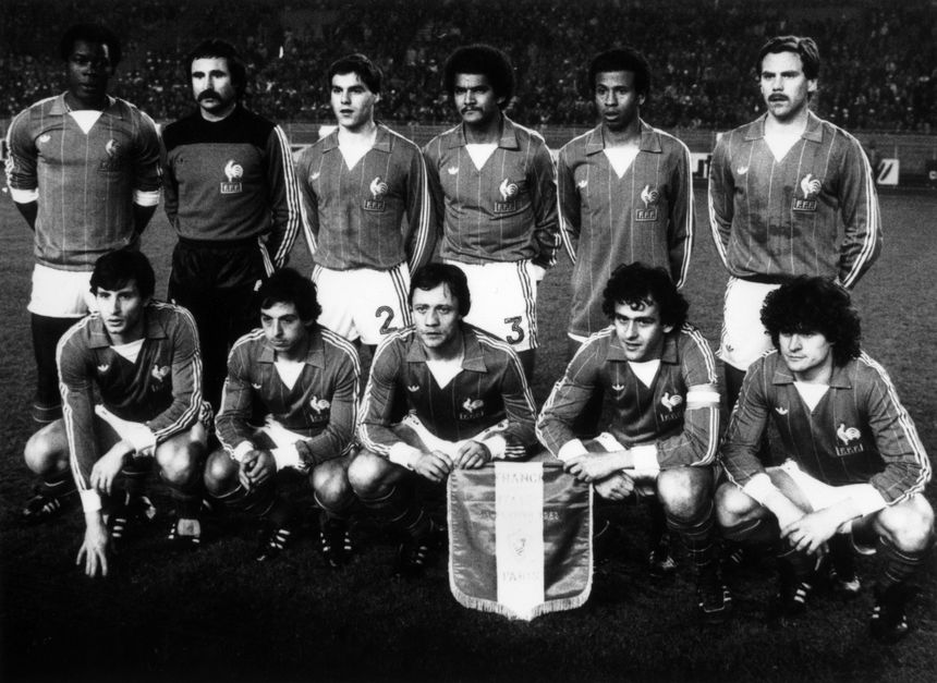 Coupe du Monde France (Mars 1982) : l'équipe de France de football à Lausanne (derrière, de gauche à droite) Tresor, Baratelli, Amoros, Janvion, Jean Tigana, Lopez, (en bas) Soler, Giresse, Lacombe, Michel Platini, Six