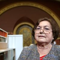 Françoise Héritier, anthropologue, professeur honoraire au Collège de France, est photographiée le 11 mai 2004 à Paris.