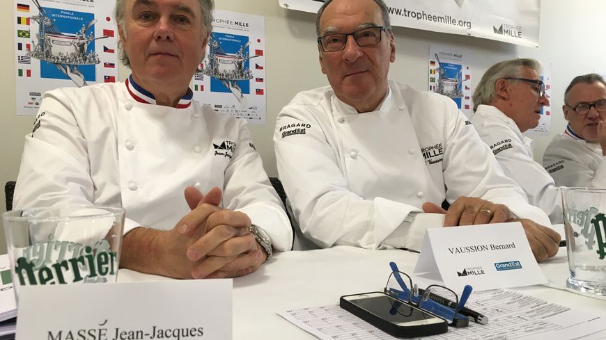 Jean-Jacques Massé, meilleur ouvrier de France et Bernard Vaussion ancien chef du Palais de l'Elysée, jurés du Trophée Mille pour les plats salés.
