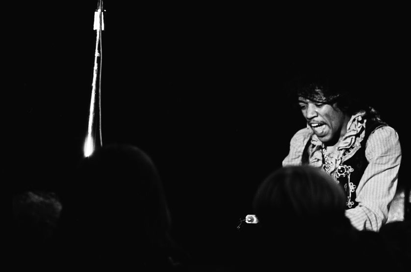 Jimi Hendrix en concert au festival de Monterey (Californie) le 18 juin 1967.