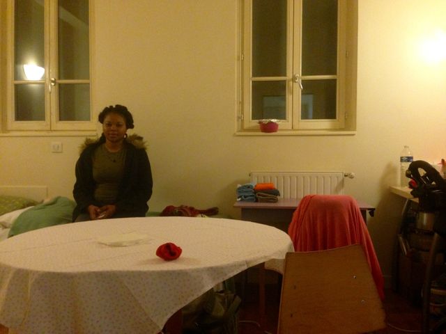 Laura, 24 ans, dans sa chambre du 'Palais de la femme' depuis janvier dernier