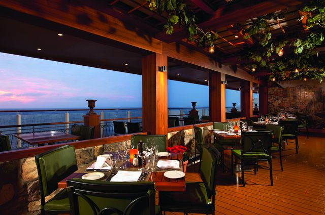 A l'intérieur du Norwegian Spirit, le restaurant.