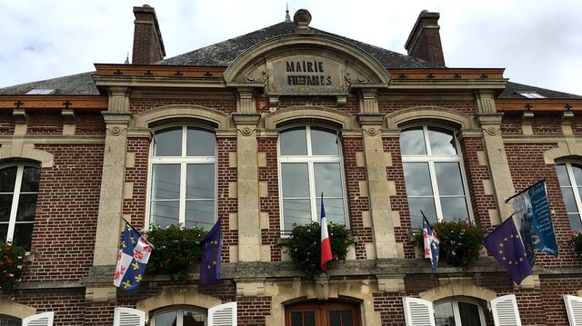 La mairie de Fitz James, 2.500 habitants, fait partie de la communauté de communes du Clermontois dans l’Oise, qui regroupe 38.000 habitants et 19 communes