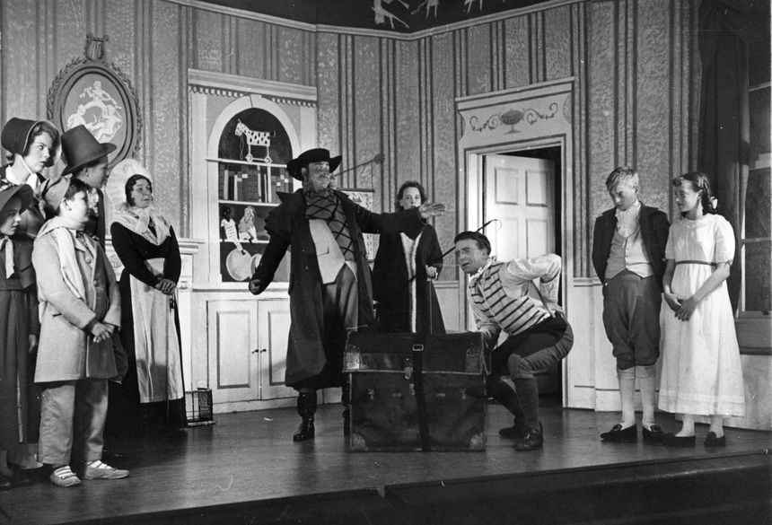 Scène de Let's Make an Opera, de Benjamin Britten, Aldeburgh Festival, 9 juillet 1949