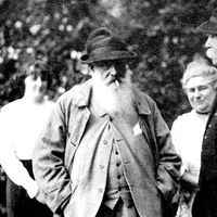 Claude Monet et Georges Clemenceau dans les jardins de la maison du peintre à Giverny