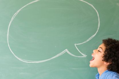 Dans certaines tribus, l'apprentissage de la langue maternelle ne se fait pas de la même manière qu'en Occident Dans certaines tribus, l'apprentissage de la langue maternelle ne se fait pas de la même manière qu'en Occident