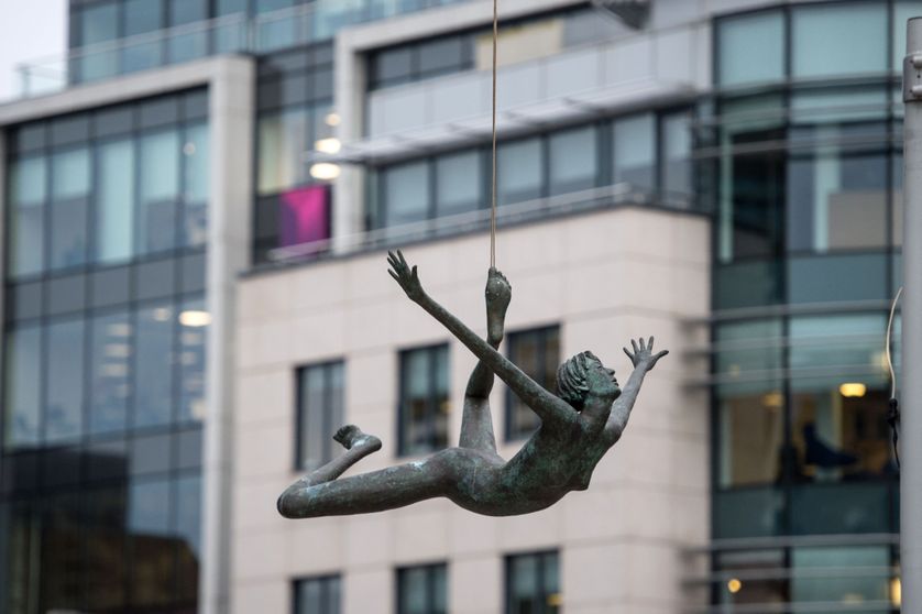 La sculpture "Jersey Girl" de l'artiste Rowan Gillespie, à Saint Helier