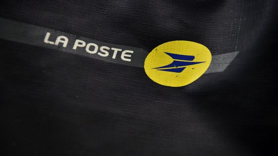 Logo de La Poste. Photo prise le 20 octobre 2016. ©AFP - CHRISTOPHE ARCHAMBAULT