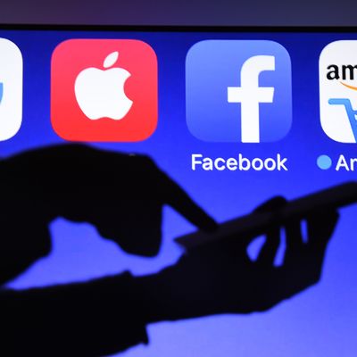 L'acronyme GAFA renvoie au quatre géants du web, Google, Apple, Facebook et Amazon.