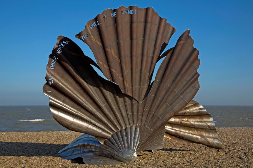 Scallop, sculpture de Maggi Hambling sur la plage d'Aldeburgh, Suffolk, Angleterre