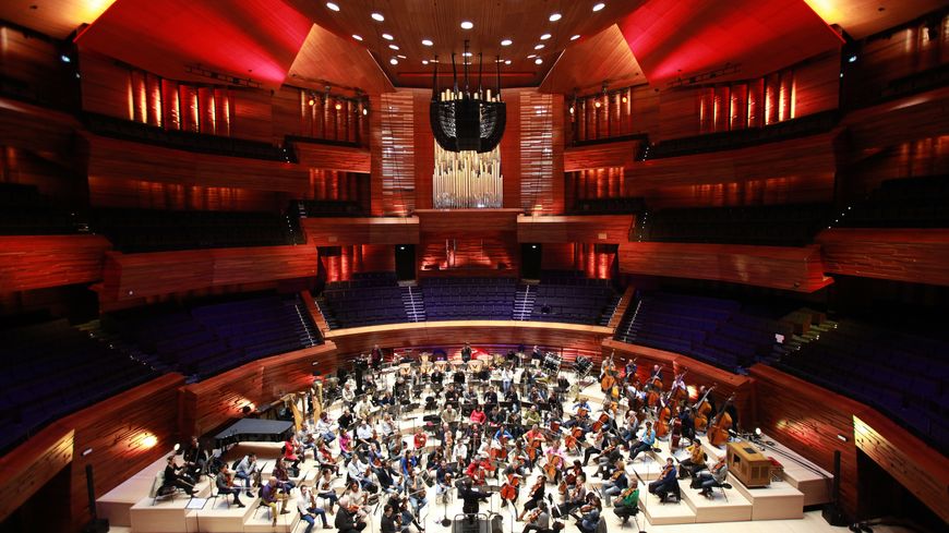 L'Orchestre philharmonique de Radio France en répétition dans l'Auditorium de la Maison de la Radio