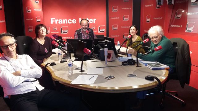 Le plateau de ce dimanche avec, de gauche à droite : Hervé Pauchon, Anny Duperey, Daniel Morin, Stéphanie Gicquel et Albert Algoud