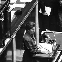 Simone Veil, Ministre de la santé, en 1974 discours au parlement pour la loi légalisant l'avortement