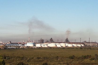 La pollution est visible au-dessus de la zone industrielle de Fos-sur-Mer La pollution est visible au-dessus de la zone industrielle de Fos-sur-Mer