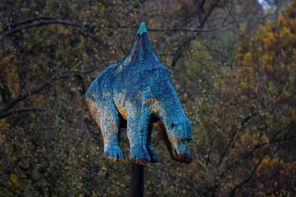 La sculpture "Unbearable" réalisée par l'artiste danois Jens Galschiot et présentée dans le parc Rheinaue de Bonn La sculpture "Unbearable" réalisée par l'artiste danois Jens Galschiot et présentée dans le parc Rheinaue de Bonn