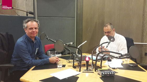 Jean-Baptiste Favory et Bruno Letort pendant la préparation de l'émission ©Radio France - Soizic Noël