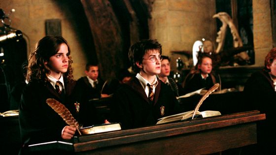 Emma Watson (Hermione) et Daniel Radcliffe (Harry) dans "Harry Potter et le Prisonnier d'Azkaban" d'Alfonso Cuaron (2004) ©AFP - Warner Bros. / 1492 Pictures / Collection Christophel