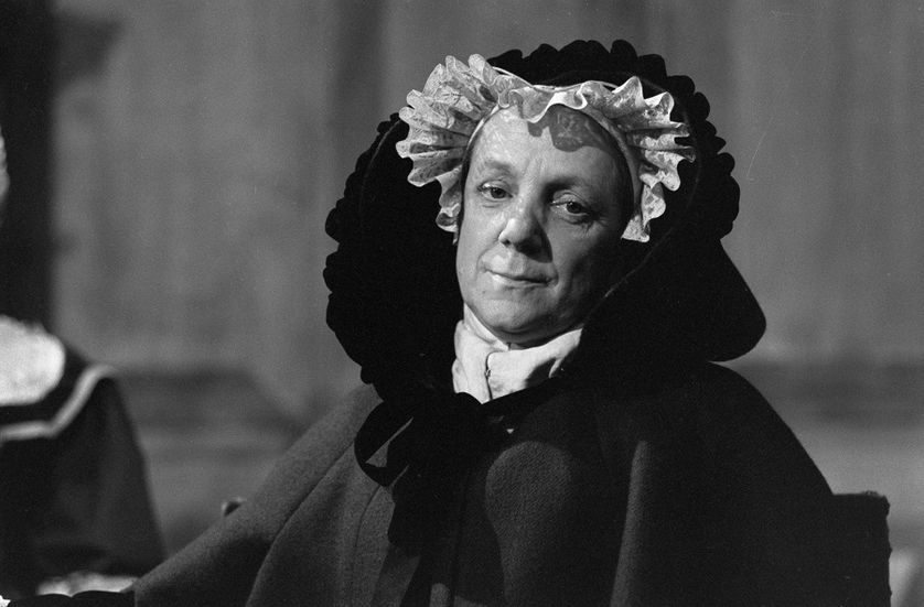 Denise Gence dans la pièce "Tartuffe" de Molière réalisée pour la télévision par Pierre Badel.