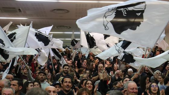 Des partisans de l'indépendance Corse lors d'un meeting de campagne des élections territoriales, dont le second tour a lieu le 10 décembre 2017. ©Maxppp - OLIVIER SANCHEZ