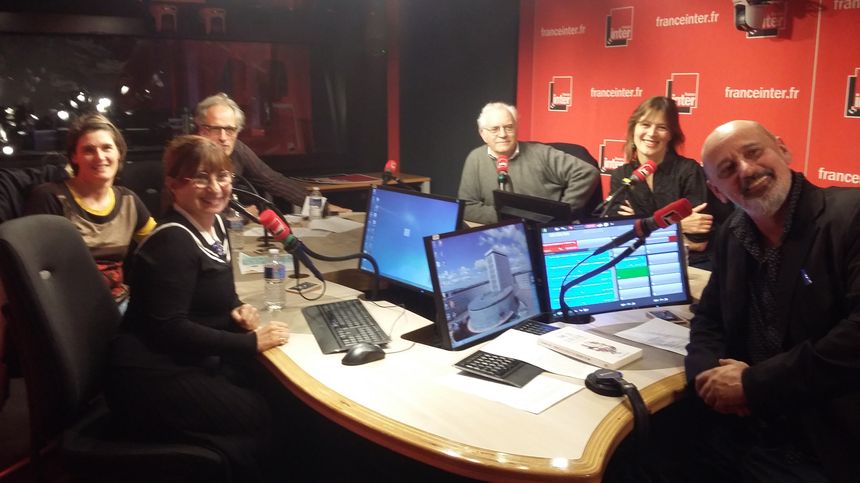 Vous Les Femmes, de gauche à droite, Ariane Ascaride, Christelle Monville, Hervé Pauchon, Albert Algoud, Odile Chabrillac, Daniel Morin.