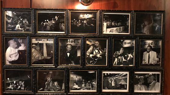 Mur des photos du Blue Note ©Radio France - Alex Dutilh