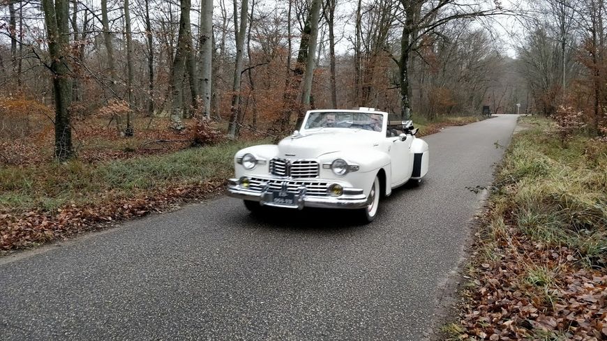 Benjamin Abitan, dans la voiture de Tintin, une Lincoln