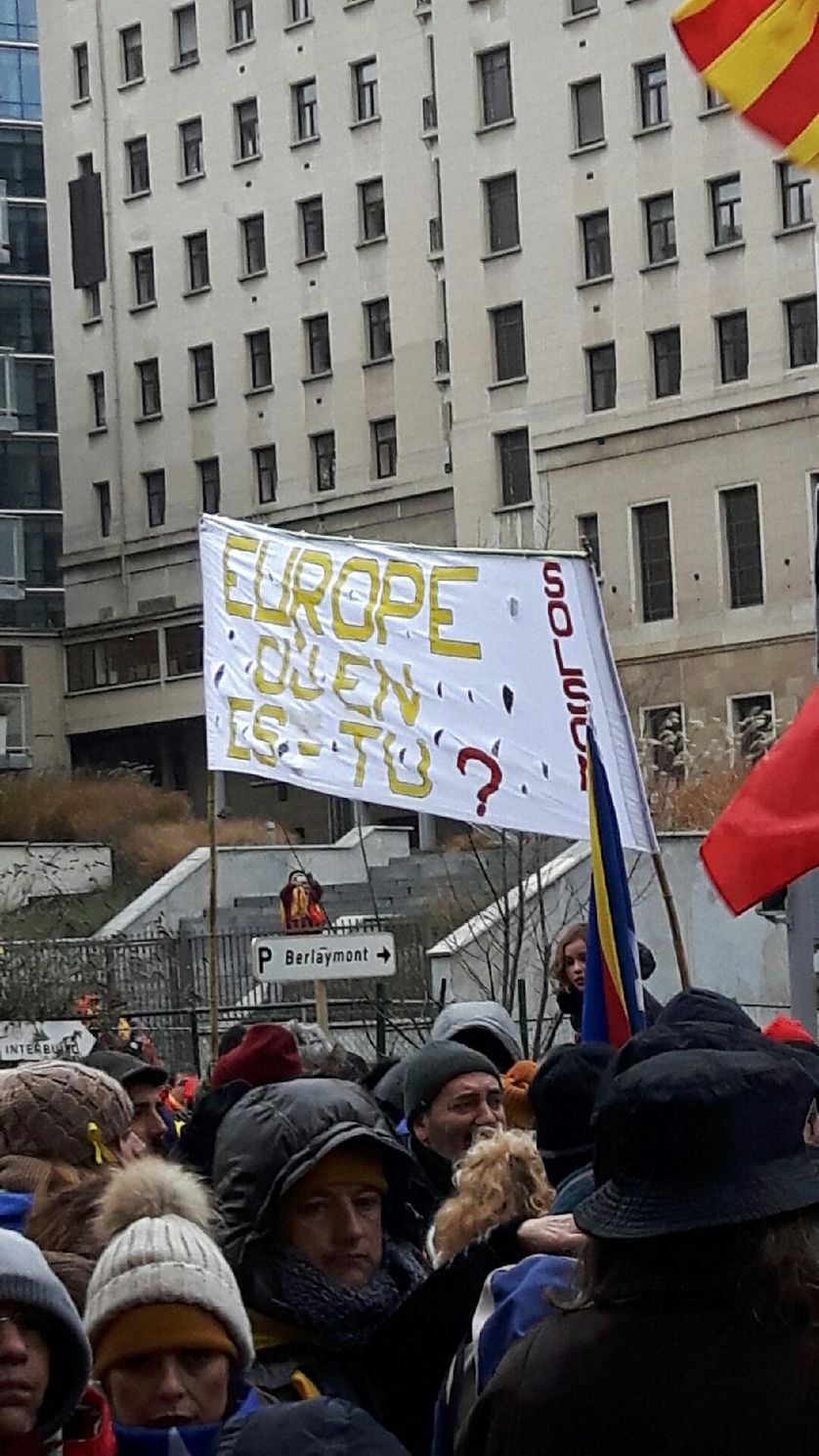 Le 7 décembre à Bruxelles, les indépendantistes catalans manifestent, sous le thème "wake up Europe"
