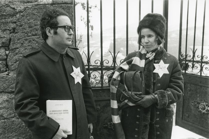 Beate et Serge Klarsfeld viennent perturber les obsèques de Xavier Vallat, ancien commissaire général aux questions juives et figure de l’extrême-droite antisémite (8 janvier 1972)