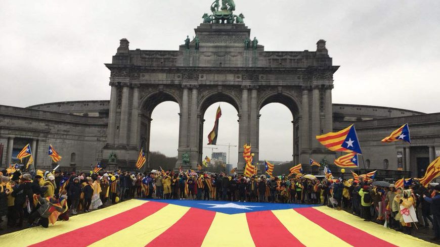 45.000 militants indépendantistes à Bruxelles pour demander à l'Union Européenne de s'impliquer dans la crise et soutenir leur ex-président en exil