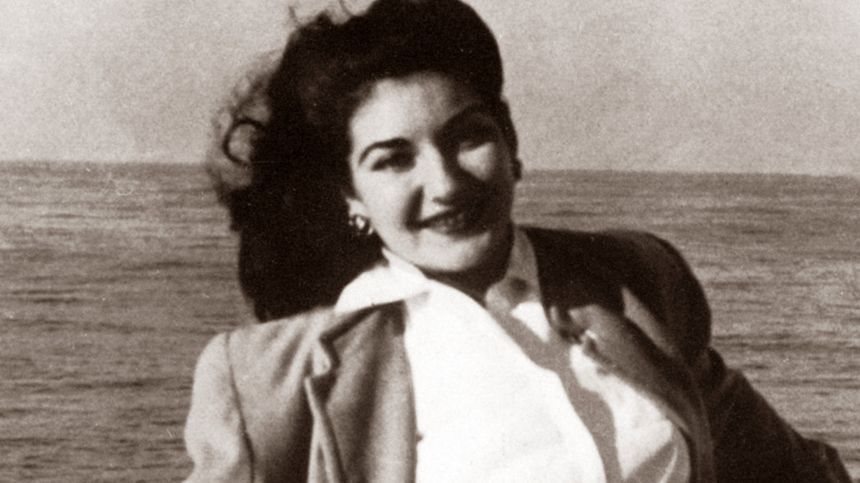 Juin 1947 : Maria Callas en chemin vers l'Italie, photographiée à bord du transatlantique.