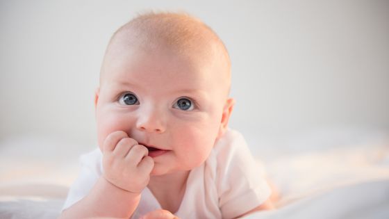 Bébé penseur ©Getty - Tetra Images - Jamie Grill