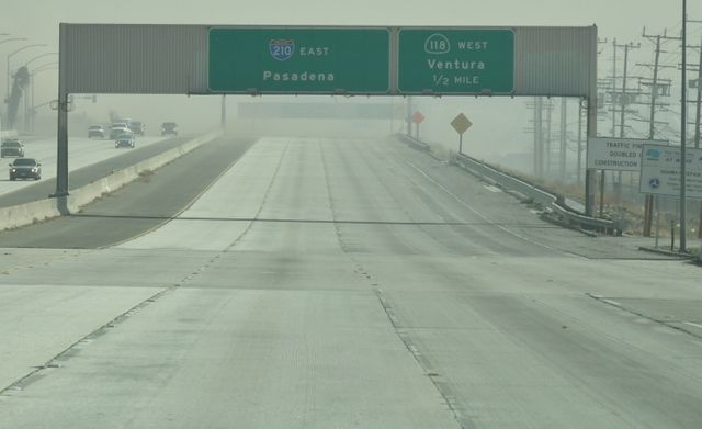 Los Angeles est plongée dans une ambiance apocalyptique alors que les incendies progressent