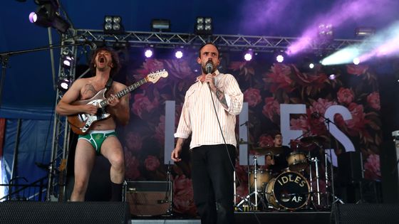 Mark Bowen et Joe Talbot d'Idles au Reading Festival à Richfield Avenue le 25 août 2017 à Reading, en Angleterre. ©Getty - Burak Cingi / Redferns