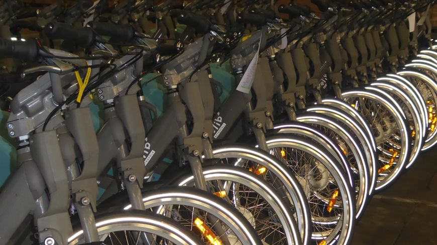 L'une des causes du retard d'équipement de Paris : l'électrification des bornes pour les nouveaux Vélib' électriques