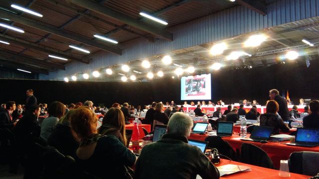 Session du conseil régional dans un hall du parc des expositions de Montpellier