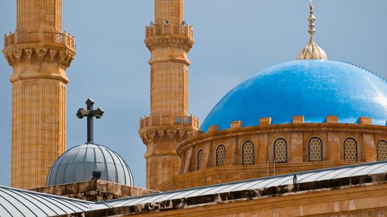Les toits de la cathédrale orthodoxe Saint-George et la mosquée Mohammad Al-Amin au Liban. ©Getty - Jcarillet