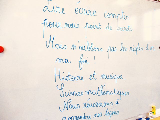 Les paroles de l'hymne du Cours Charlemagne à Argenteuil, inventé par un enseignant