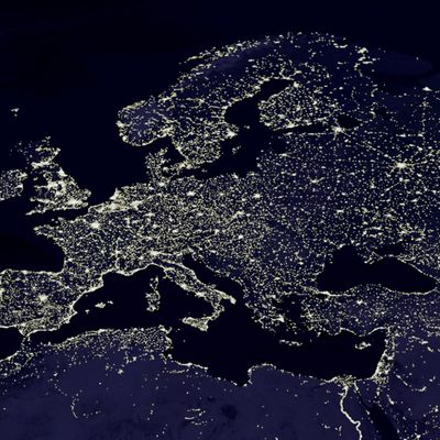 L'Europe de nuit, et l'absence de frontière visible, vue satellite,