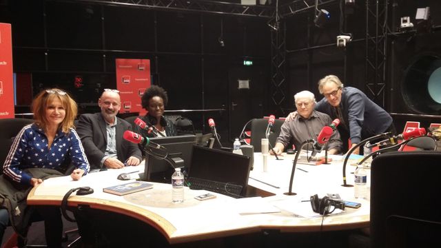 "Vous Les Femmes", de gauche à droite : Clémentine Célarié, Daniel Morin, Aya Cissoko, Albert Algoud, Hervé Pauchon