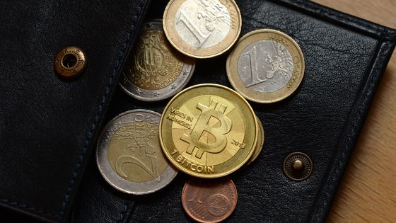 Les monnaies électroniques comme le bitcoin pourraient-elles remplacer les monnaies existantes ? ©Maxppp - Jens Kalaene/picture alliance / ZB/Newscom