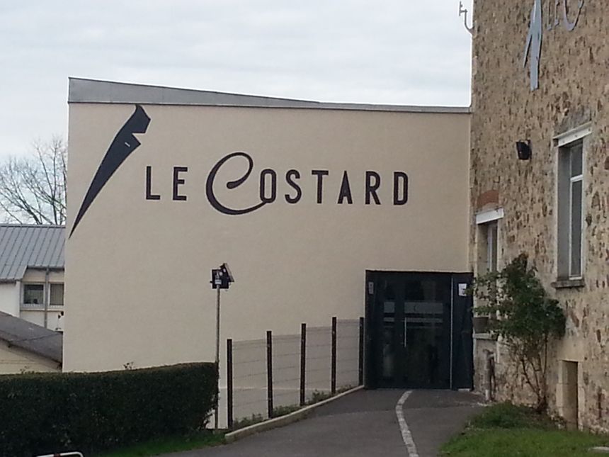 L' entrée du magasin Le Costard à Limoges