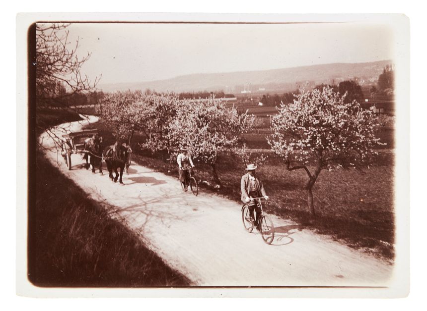 Emile Zola se balade à vélo entre Médan et Verneuil.