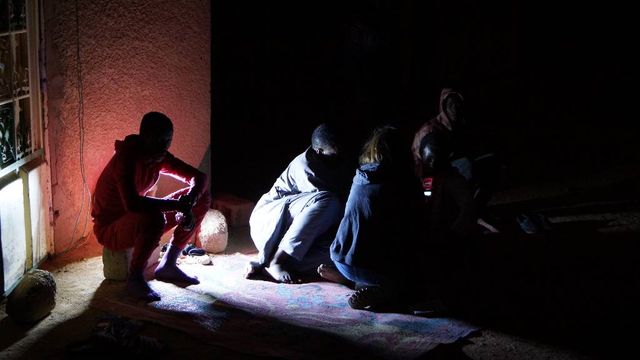 A gauche Sinama Traoré, 16 ans, ivorien, et à droite Ibrahim Diarra, 15 ans. Il a fui Gao au Mali.