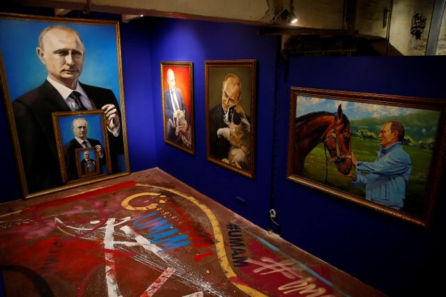 L'exposition SUPERPOUTINE au musée UMAM à Moscou, jusqu'au 15 janvier.