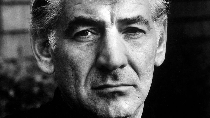 Portrait du compositeur Leonard Bernstein (1918 - 1990), en 1968.