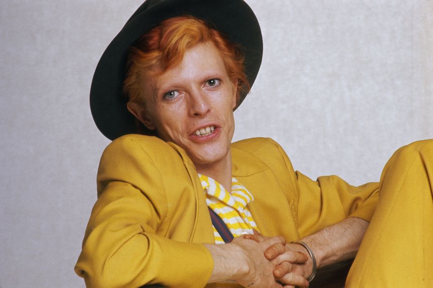 David Bowie, provocateur en costume jaune