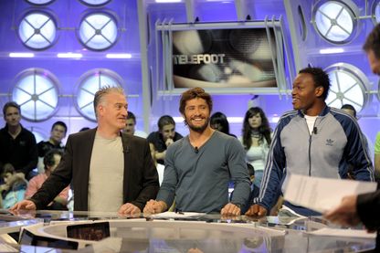 En 2010 Jean-Claude Dassier, president de l'Olympique de Marseille, Didier Deschamps, entraîneur, Steve Mandanda, gardien de but sont invites sur le plateau de l’émission de TF1 Telefoot presentee par Christian Jean-Pierre et Bixente Lizarazu En 2010 Jean-Claude Dassier, president de l'Olympique de Marseille, Didier Deschamps, entraîneur, Steve Mandanda, gardien de but sont invites sur le plateau de l’émission de TF1 Telefoot presentee par Christian Jean-Pierre et Bixente Lizarazu